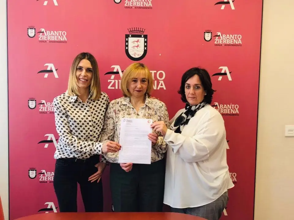 Firma del convenio entre el Atuntamiento y la Asociación de Comerciantes