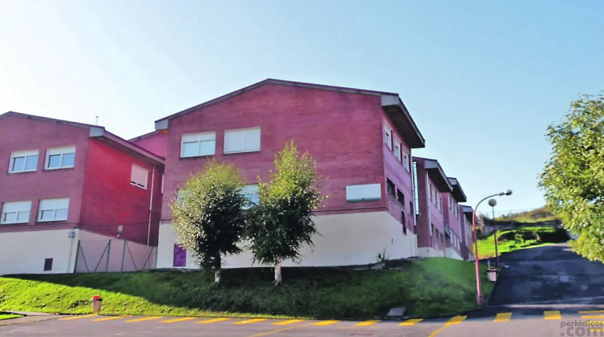 Con esta actuación, los
cuatro centros de Primaria
del municipio contarán ya
con un patio cubierto