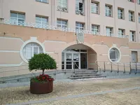 Puerta Ayuntamiento Abanto Zierbena