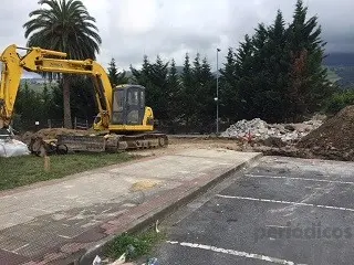 Máquina trabajando ya en las obras