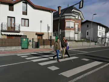 Para mejorar la seguridad y accesibilidad de los vecinos con discapacidad visual