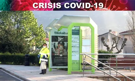 Los usuarios del transporte reciben mascarillas