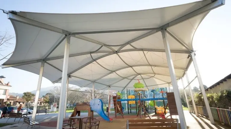 Situado junto a la ikastola en Las Carreras