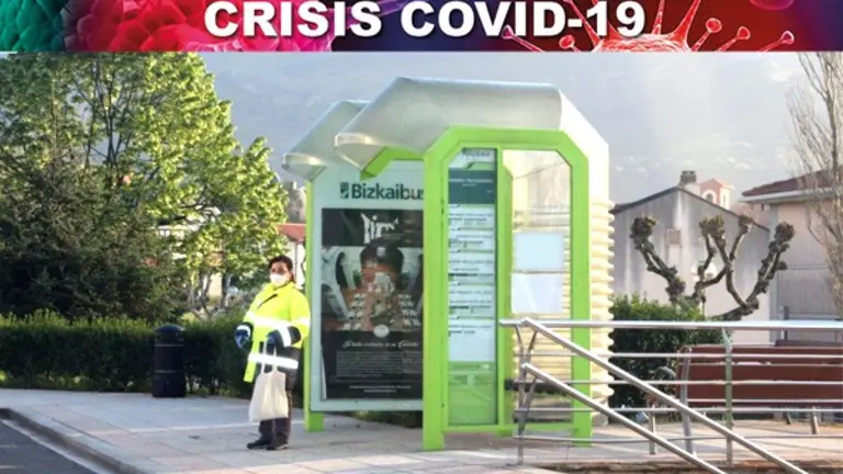 Los usuarios del transporte reciben mascarillas